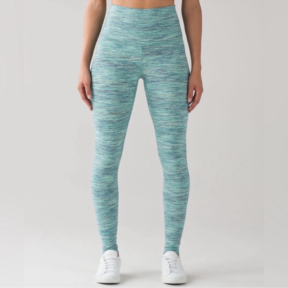 Lululemon Wunder Under Pant Hi-Rise Space Dye
Camo Alberta Lake Fresh Leggings